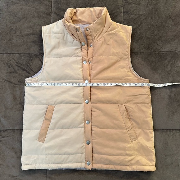 Hem & Thread Reversible Color Block Puffer Vest - Picture 3 of 15